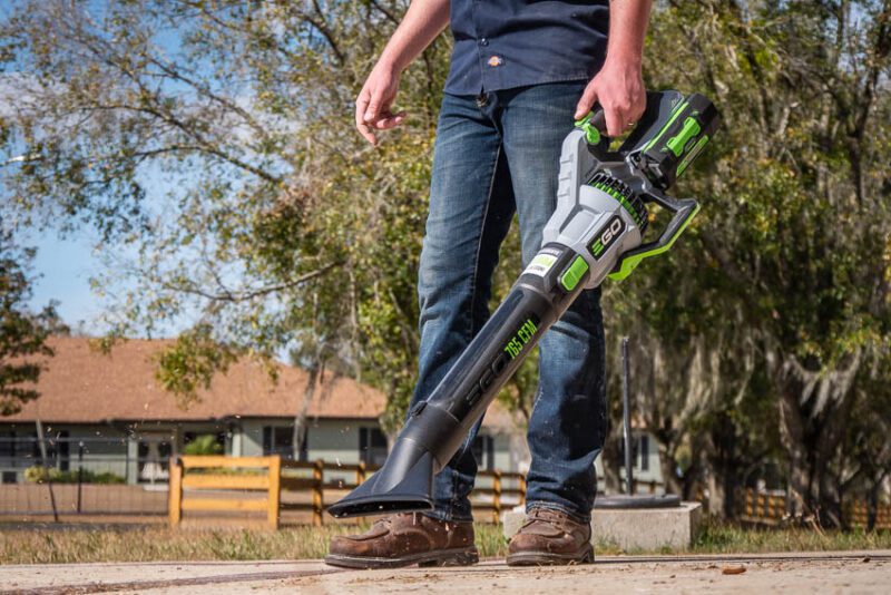 Best Cordless Leaf Blower With Battery And Charger Available in 2022