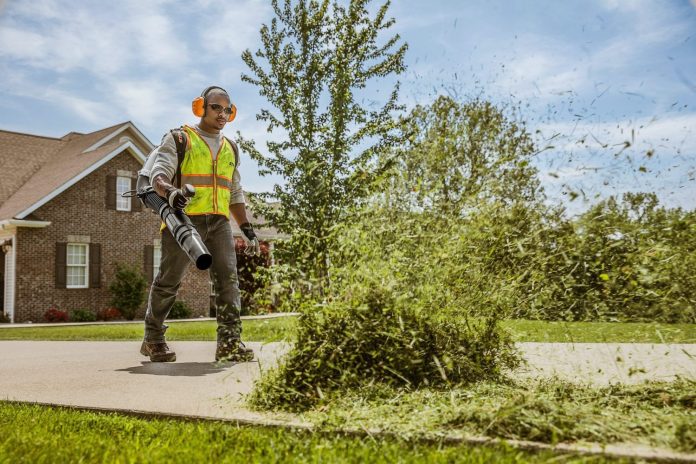 what safety precautions should i take while using a leaf blower 5 scaled