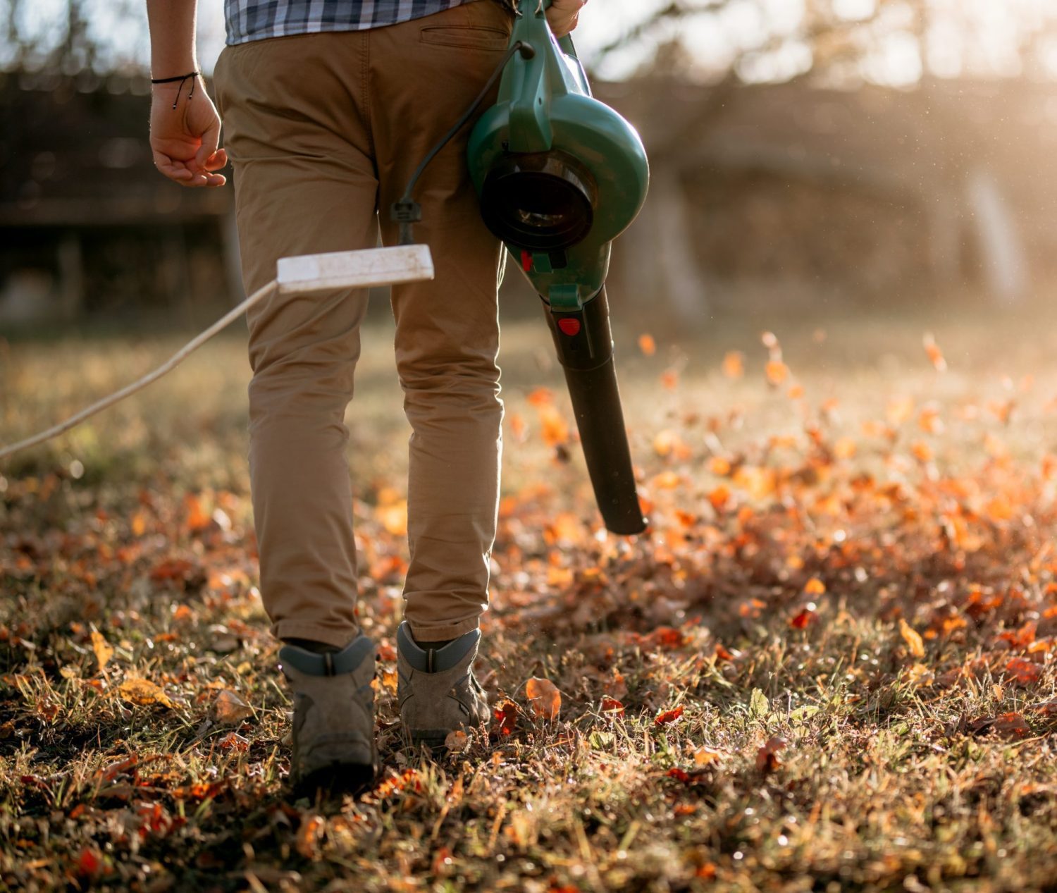 how do leaf blowers work to move leaves 5