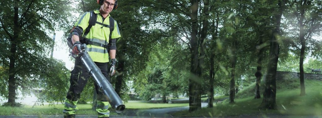 How Do You Clean The Exterior Of A Leaf Blower?